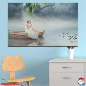 Vrouw in witte zeilboot canvas print