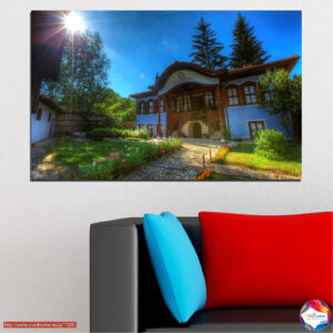 Bulgarisches Steinhaus in Berglandschaft Leinwanddruck