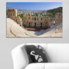 Les ruines du temple grec antique se dressent contre un ciel bleu clair