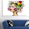 Retrato de una mujer fusionado con capas de flores coloridas y elementos botánicos