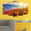 Une impression sur toile cinq panneaux représentant une forêt de montagne aux couleurs d'automne
