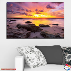 Gouden zonsopgang boven kalme zee canvasprint