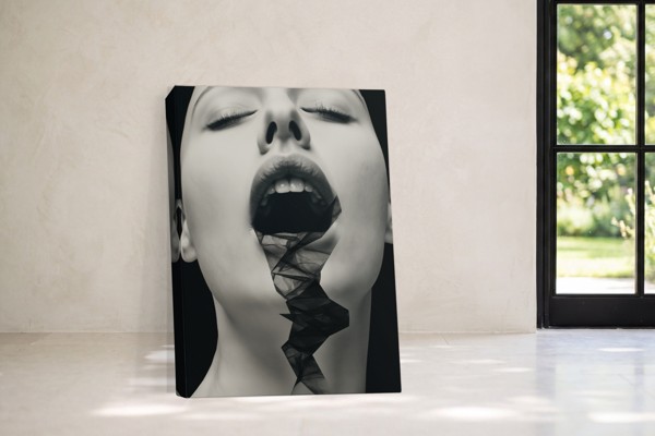 Suflu de Panglică Neagră - Tablou Canvas Portret Suprarealist - pe perete într-un interior