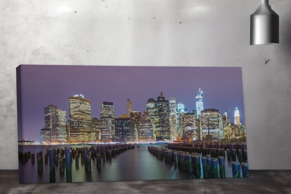 Toile Imprimée Skyline de Brooklyn au Coucher de Soleil - au mur dans un intérieur