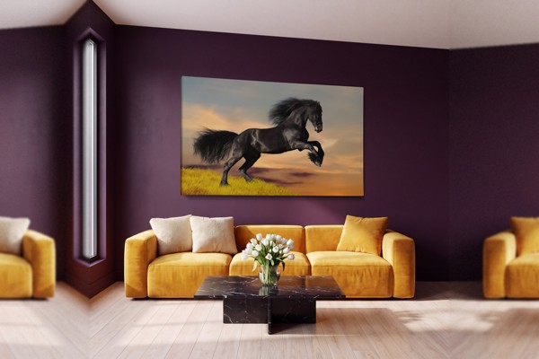 Zwart Mustang in Weide Canvas Print - aan de muur in een interieur