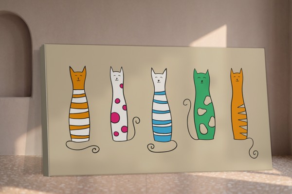 Retrato de Gato Dibujado en Lienzo - en la pared de un interior
