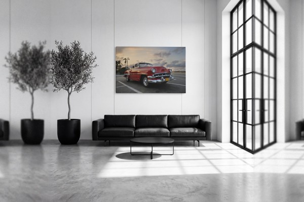 Klasický americký automobil na plátne - na stene v interiéri
