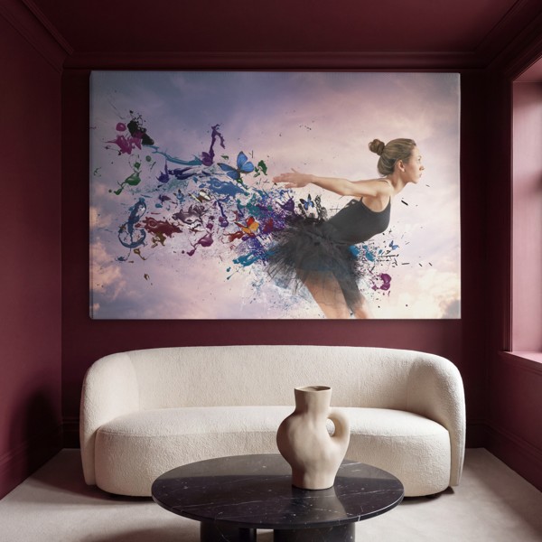 Lienzo Collage Mujer con Mariposa - en la pared de un interior