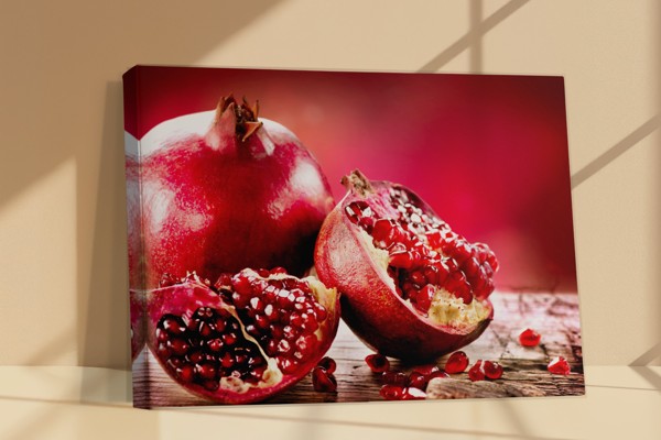 Impression sur Toile Fruits de la Passion - au mur dans un intérieur