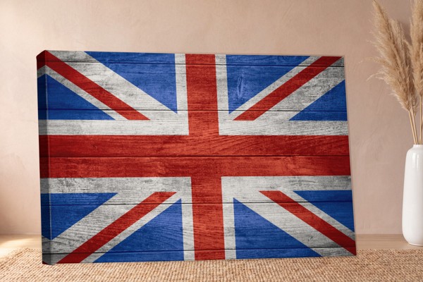 Britanska zastava na izvetrenom drvu - platno - na zidu u interijeru