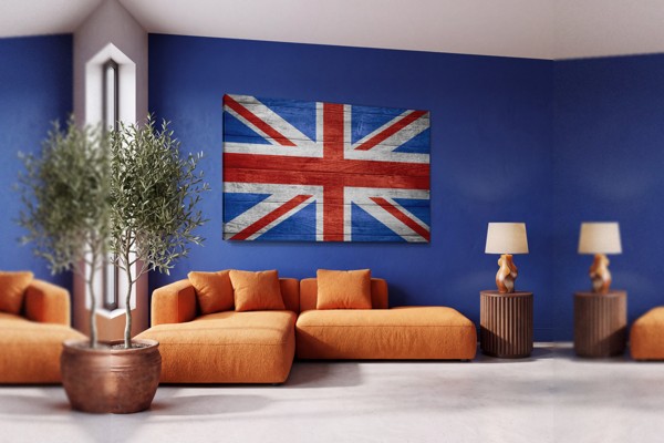 Britanska zastava na izvetrenom drvu - platno - na zidu u interijeru