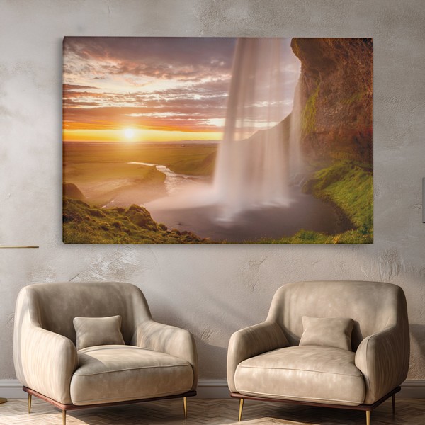 Impressão em Tela Cascata ao Pôr do Sol - na parede num interior