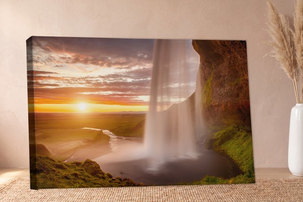 Impressão em Tela Cascata ao Pôr do Sol - na parede num interior