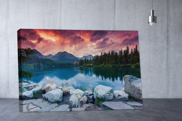 Lakeside Idyll Leinwanddruck - Ruhige Wasserlandschaft - an der Wand in einem Raum