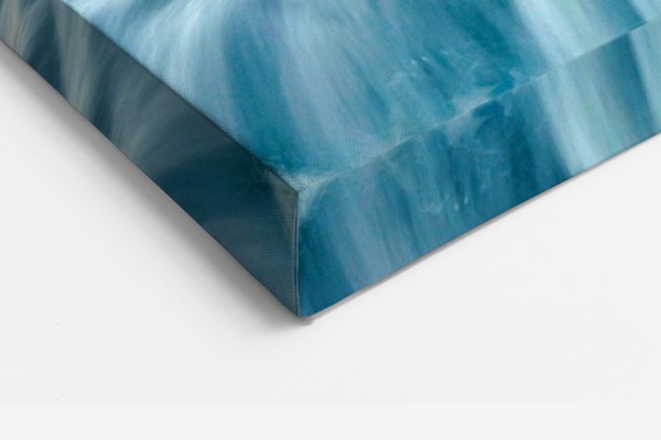Waterval Over Mosachtig Rots Canvas Print - aan de muur in een interieur