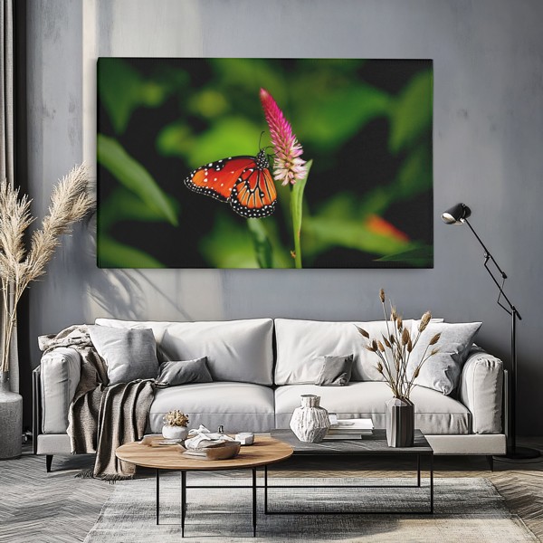 Papillon Blanc sur Fleurs Violettes Toile - au mur dans un intérieur