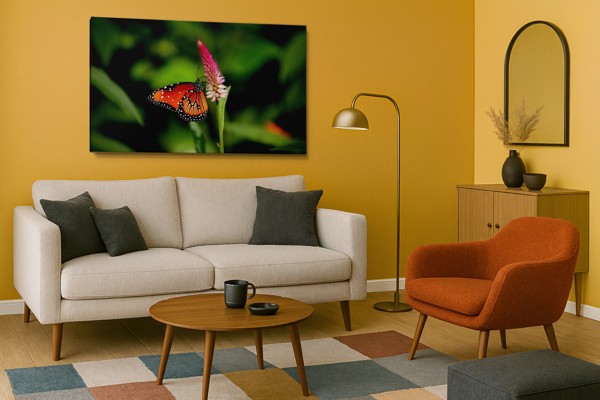 Papillon Blanc sur Fleurs Violettes Toile - au mur dans un intérieur