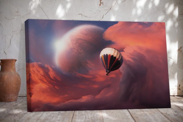 Heißluftballon im bewölkten Himmel Leinwanddruck - an der Wand in einem Raum