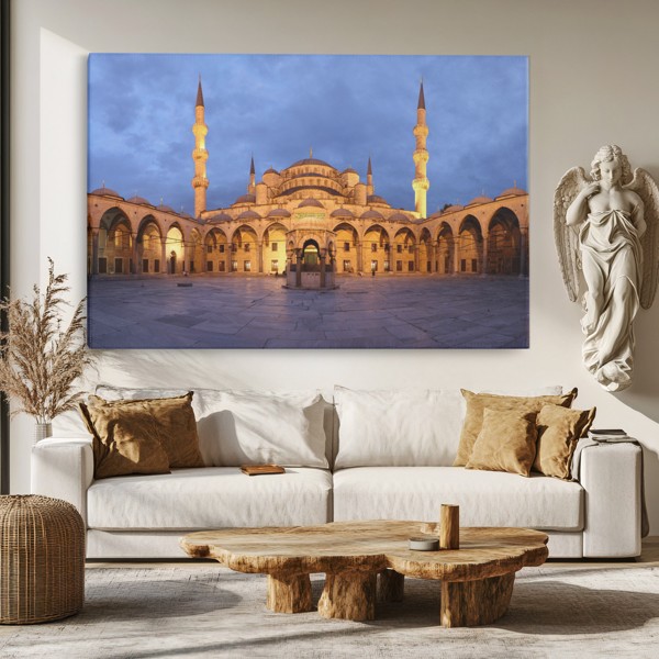 Blaue Moschee bei Einbruch der Dunkelheit Leinwanddruck - an der Wand in einem Raum