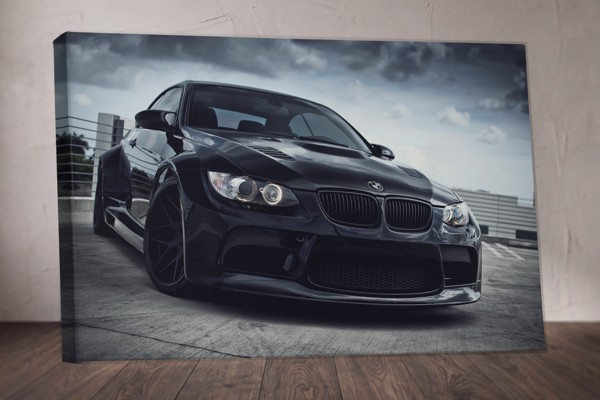 Fekete BMW sportkupé vászonkép - a falon, enteriőrben