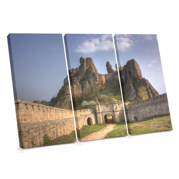 Vintage bicikl uz kameni zid Canvas Print