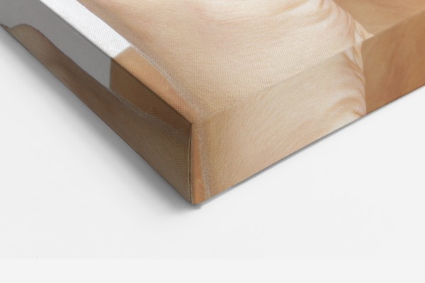 Tablou Canvas Fată cu Unghii Curcubeu - pe perete într-un interior