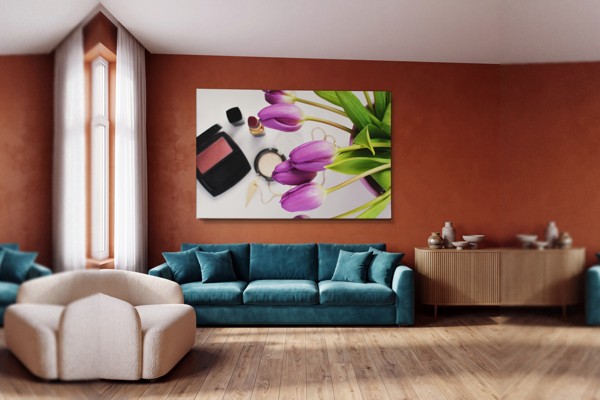 Divat portré tulipánnal vászonnyomat - a falon, enteriőrben