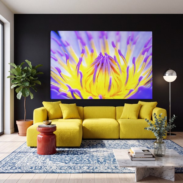 Tablou Canvas Frunză Colorată în Prim-Plan - pe perete într-un interior