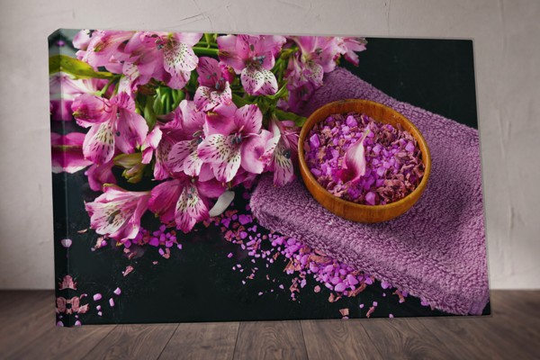 Tablou Canvas Ramură de Liliac cu Pietre Spa - pe perete într-un interior