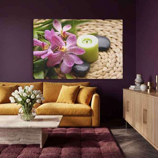 Orhideja in sveča Still Life Canvas Print - na steni v interjerju