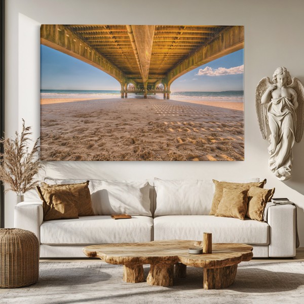 Toile Imprimée Pont de Pierre sur Eau Turquoise - au mur dans un intérieur