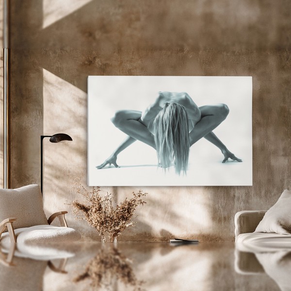 Toile Imprimée Silhouette Femme Art Corporel Papillon - au mur dans un intérieur