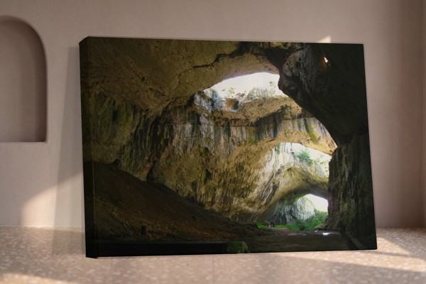 Stampa su Tela Interno della Grotta di Devetashka - alla parete in un interno