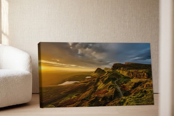 Impression sur Toile Paysage Coucher de Soleil Montagne - au mur dans un intérieur