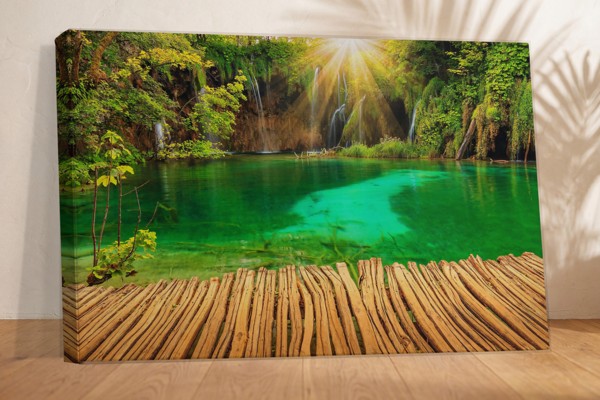 Toile Cascade Turquoise et Lac - au mur dans un intérieur