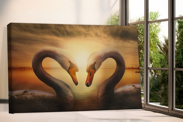 Impression sur Toile Deux Cygnes au Coucher de Soleil - au mur dans un intérieur