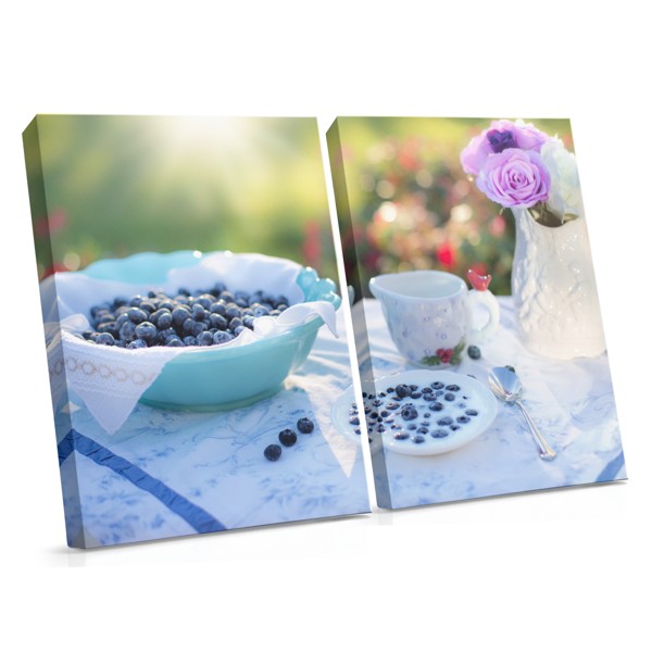 Tuoreita mustikkaita kesävalossa Canvas Print