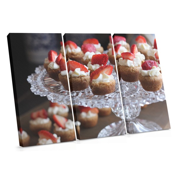 Zemeņu tortes tuvplāns - audekla prints