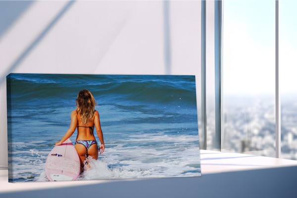 Surfer na valovih oceana - Platno - na steni v interjerju