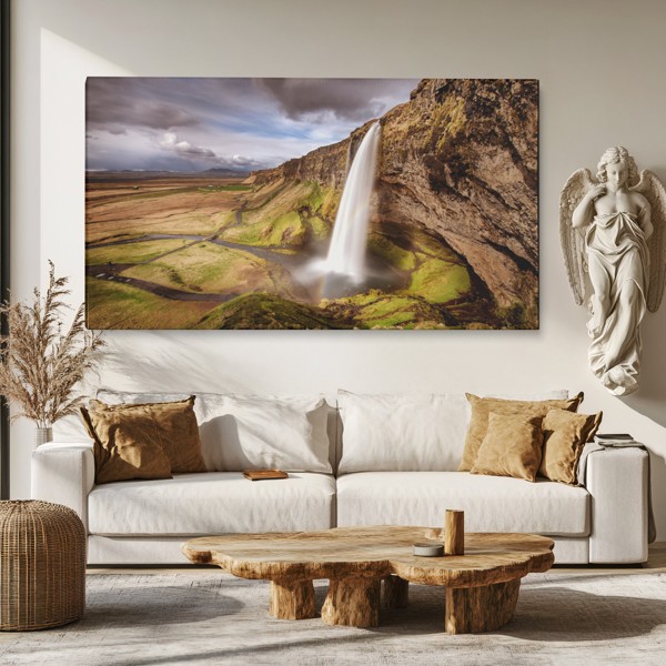 Bergwaterval Canvas Print - aan de muur in een interieur