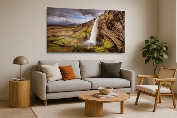 Bergwaterval Canvas Print - aan de muur in een interieur