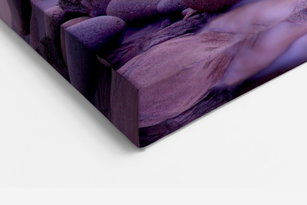 Tela Crepúsculo Costeiro Roxo - na parede num interior
