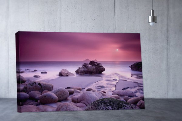 Tela Crepúsculo Costeiro Roxo - na parede num interior