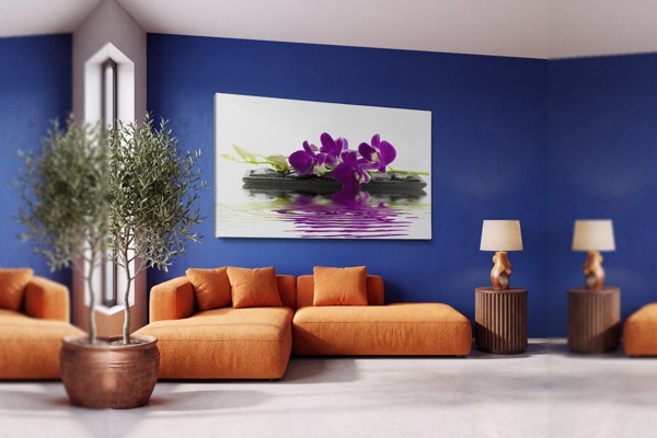 Witte Orchidee met Bamboe Reflectie Canvas Print - aan de muur in een interieur