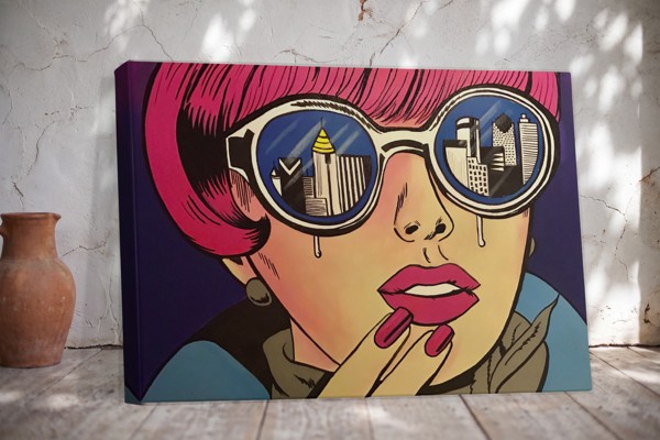 Pop Art Dekle v Očalih - Platno - na steni v interjerju