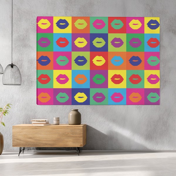 Pop Art Usta Druk na Płótnie w Odważnych Kolorach - na ścianie we wnętrzu