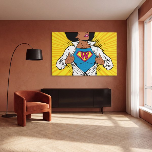 Pop Art Superwoman Leinwanddruck - an der Wand in einem Raum