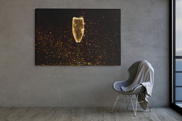 Champagneglas med gyldne bobler lærredstryk - på væggen i et interiør