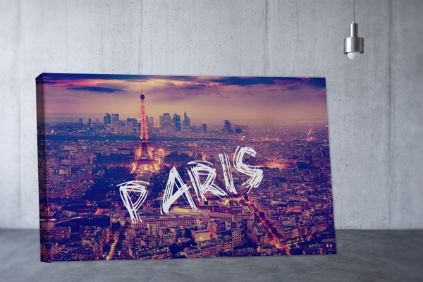 Paris Skyline Canvas Print med Eiffeltårnet - på væggen i et interiør