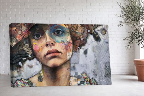 Vrouwenportret Hedendaagse Kunst Canvas Print - aan de muur in een interieur
